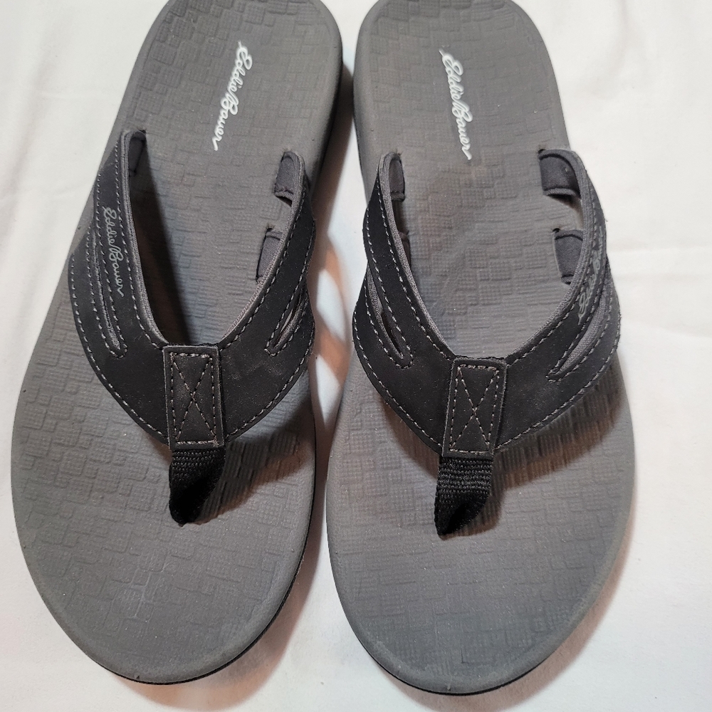 Woman's Eddie Bauer size 7 flip flops